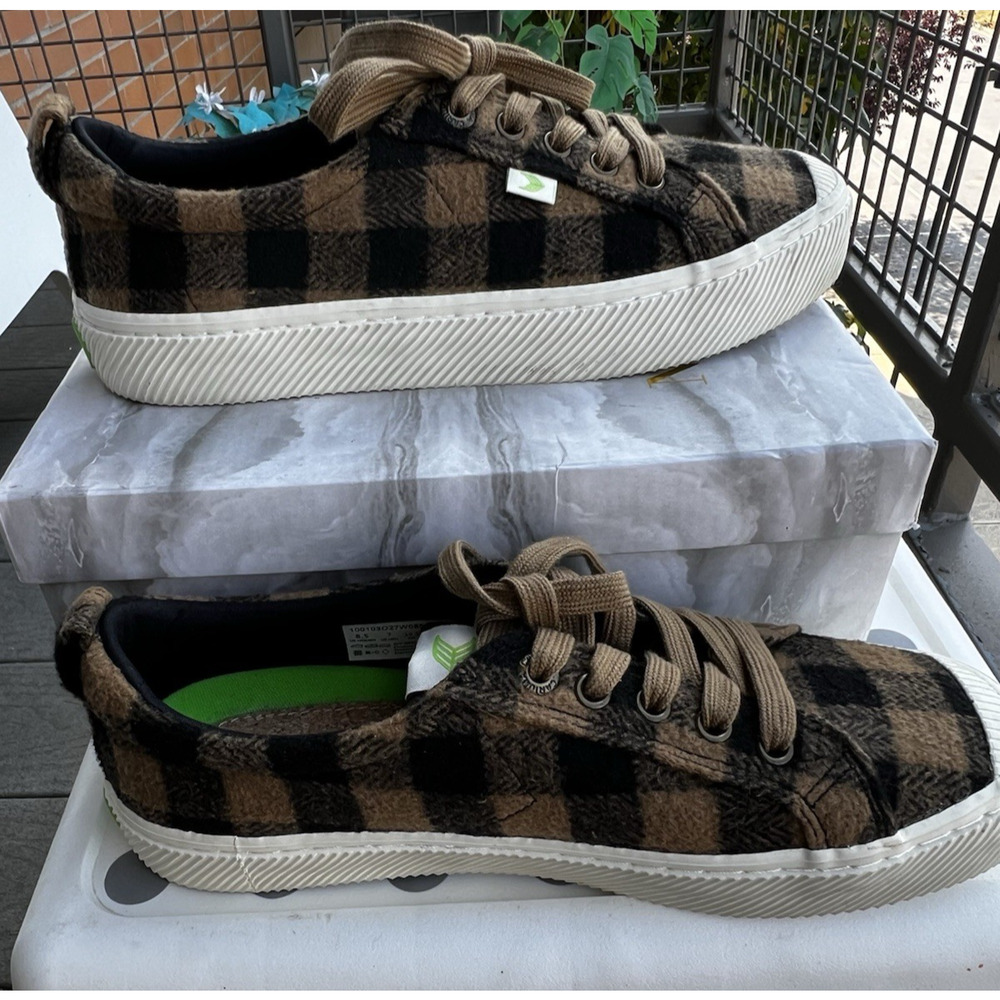 Cariuma OCA low brown plaid Sneakers Lace W-8.5, M-7, Euro-39.5"